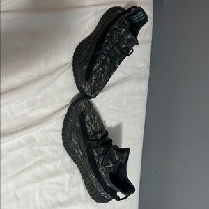Adidas Yeezys 350s Men's Size 9 Black and Gray (Dark Salt) Sneakers